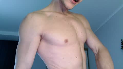 Snapshot of eric_crush chatting on December 9, 3:50 am Eric Crush online show from December 9, 3:50 am