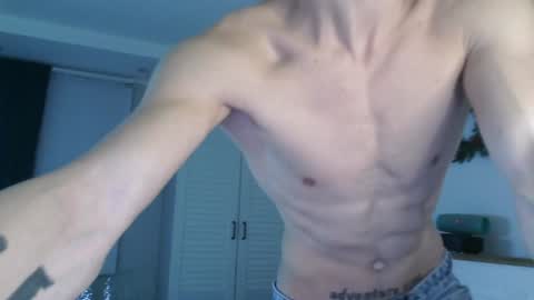 Snapshot of eric_crush chatting on December 17, 4:01 am Eric Crush online show from December 17, 4:01 am
