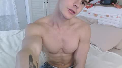 Snapshot of eric_crush chatting on October 28, 4:27 am Eric Crush online show from October 28, 4:27 am