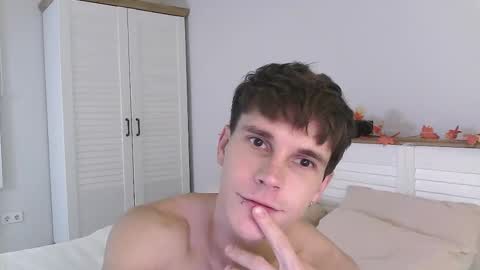 Snapshot of eric_crush chatting on November 7, 3:50 am Eric Crush online show from November 7, 3:50 am