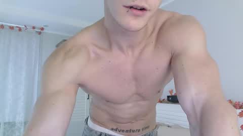 Snapshot of eric_crush chatting on November 9, 7:28 am Eric Crush online show from November 9, 7:28 am