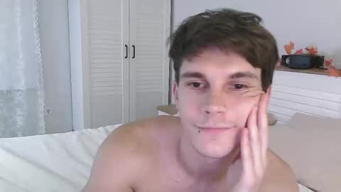 Snapshot of eric_crush chatting on November 11, 3:56 pm Eric Crush online show from November 11, 3:56 pm