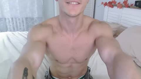 Snapshot of eric_crush chatting on November 12, 4:13 am Eric Crush online show from November 12, 4:13 am