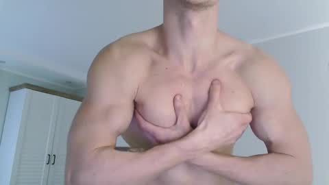 Snapshot of eric_crush chatting on November 12, 4:18 pm Eric Crush online show from November 12, 4:18 pm