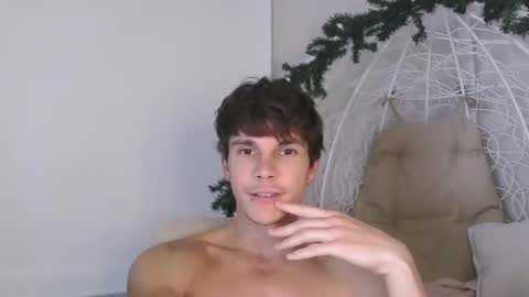 Snapshot of eric_crush chatting on December 14, 3:56 am Eric Crush online show from December 14, 3:56 am