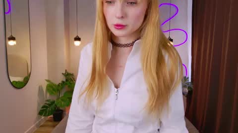 Snapshot of erica_ford chatting on August 5, 7:33 am Vivian online show from August 5, 7:33 am
