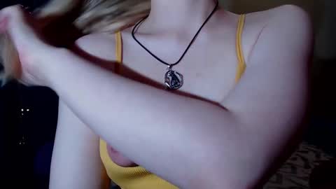 Snapshot of erica_mayer chatting on September 24, 4:54 pm Erica online show from September 24, 4:54 pm