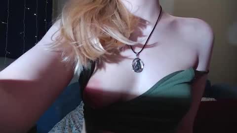 Snapshot of erica_mayer chatting on October 12, 10:58 am Erica online show from October 12, 10:58 am