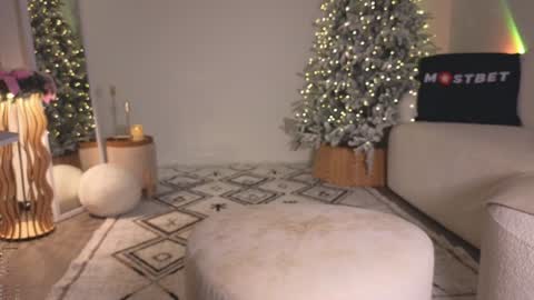 Call me Erica online show from December 23, 9:05 am