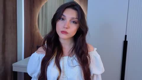 Snapshot of ericapapandrea chatting on December 14, 2:06 am Dina online show from December 14, 2:06 am