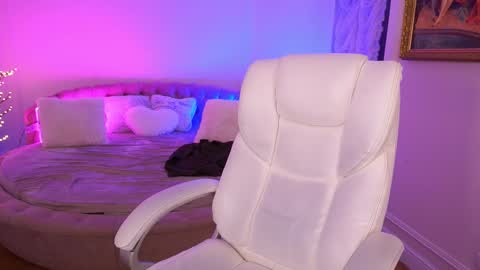 Erica online show from January 5, 5:27 pm