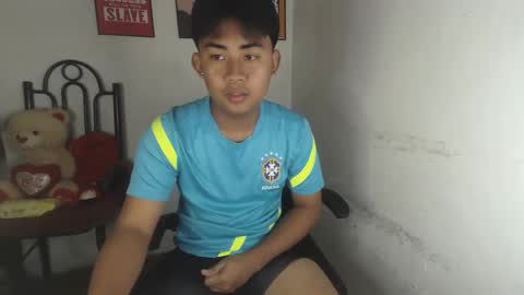 Snapshot of erick_cummer30 chatting on April 16, 11:40 pm erick_cummer30 online show from April 16, 11:40 pm