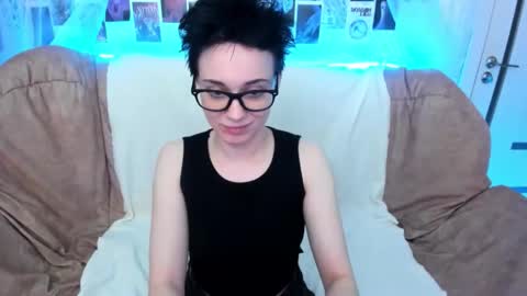 Snapshot of erickafetish chatting on December 21, 5:09 pm Ericka online show from December 21, 5:09 pm