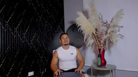 Snapshot of erickdowell chatting on February 9, 2:38 am Erick online show from February 9, 2:38 am