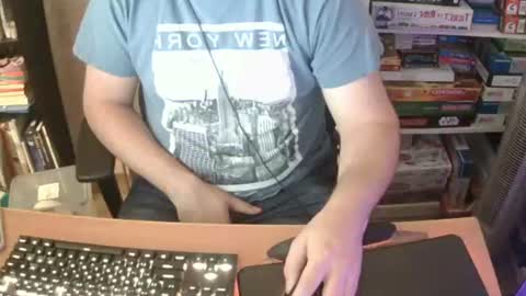 Snapshot of erik_dapper chatting on June 17, 8:28 am Erik Dapper online show from June 17, 8:28 am