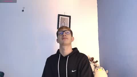 Snapshot of erik_golden_ chatting on April 30, 7:53 pm I am Erik online show from April 30, 7:53 pm