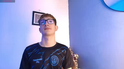 Snapshot of erik_golden_ chatting on May 10, 7:41 pm I am Erik online show from May 10, 7:41 pm