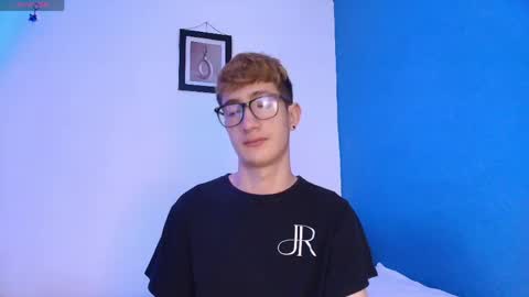 Snapshot of erik_golden_ chatting on May 13, 9:11 pm I am Erik online show from May 13, 9:11 pm