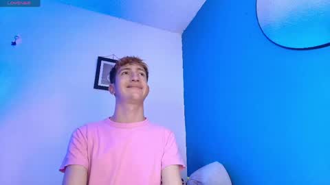 Snapshot of erik_golden_ chatting on May 14, 8:37 pm I am Erik online show from May 14, 8:37 pm