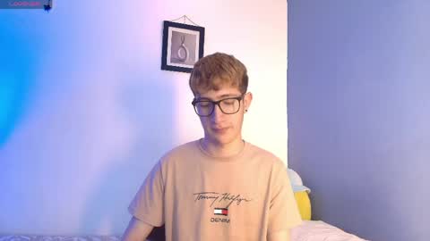 Snapshot of erik_golden_ chatting on May 16, 7:56 pm I am Erik online show from May 16, 7:56 pm
