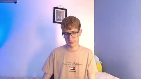 Snapshot of erik_golden_ chatting on May 16, 8:07 pm I am Erik online show from May 16, 8:07 pm