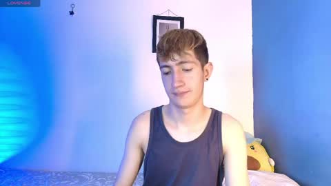 Snapshot of erik_golden_ chatting on May 18, 8:14 pm I am Erik online show from May 18, 8:14 pm