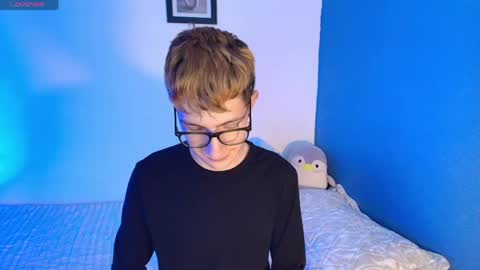Snapshot of erik_golden_ chatting on May 28, 9:12 pm I am Erik online show from May 28, 9:12 pm