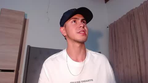 Snapshot of erik_rodriguez chatting on June 17, 3:42 am Erik rodriguez online show from June 17, 3:42 am