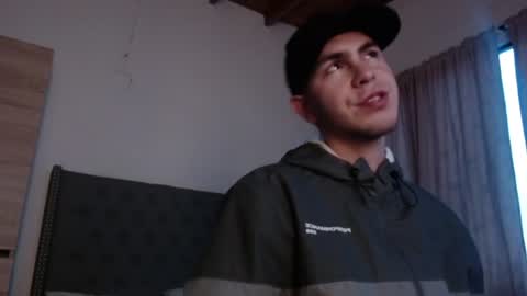 Snapshot of erik_rodriguez chatting on June 19, 10:52 am Erik rodriguez online show from June 19, 10:52 am
