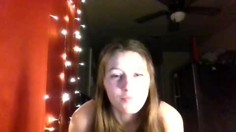 Snapshot of erika_joy28 chatting on December 15, 7:12 am erika_joy28 online show from December 15, 7:12 am