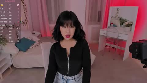 erika_kim online show from October 18, 6:05 am