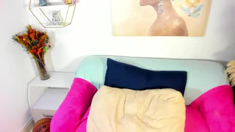 E R I K A  - L  Y R I C S online show from April 22, 4:15 am