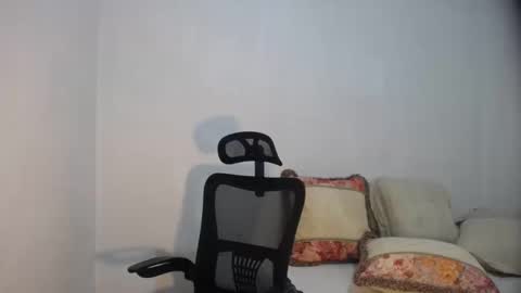 erika_madrigal online show from December 7, 1:07 pm