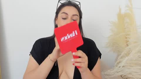 Snapshot of erika_mendez1 chatting on December 3, 8:17 pm Erika Mendez online show from December 3, 8:17 pm