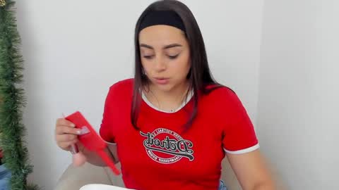 Snapshot of erika_mendez1 chatting on December 20, 7:50 pm Erika Mendez online show from December 20, 7:50 pm