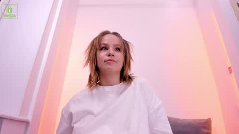 Snapshot of erikalustx chatting on December 9, 4:12 am Erika online show from December 9, 4:12 am