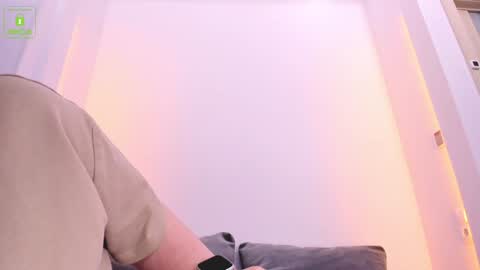 Snapshot of erikalustx chatting on December 17, 4:12 am Erika online show from December 17, 4:12 am