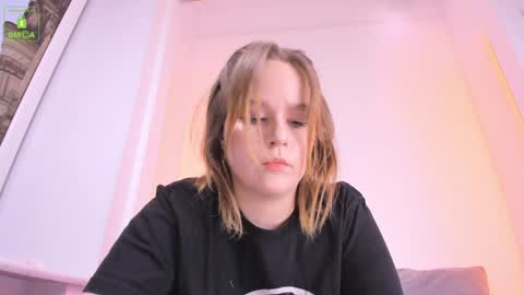 Snapshot of erikalustx chatting on December 26, 4:10 am Erika online show from December 26, 4:10 am