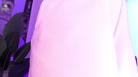 Snapshot of erikalustx chatting on December 4, 4:11 am Erika online show from December 4, 4:11 am