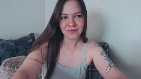 Snapshot of erin_love_ chatting on June 16, 7:00 am Erin online show from June 16, 7:00 am