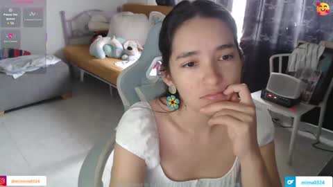 Snapshot of erina_1 chatting on June 5, 5:40 pm erina_1 online show from June 5, 5:40 pm