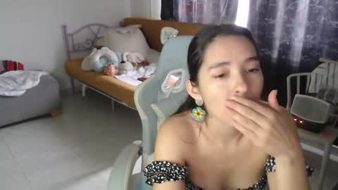 Snapshot of erina_1 chatting on June 7, 6:22 pm erina_1 online show from June 7, 6:22 pm