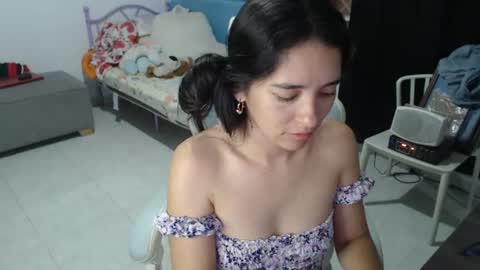 Snapshot of erina_1 chatting on July 2, 3:23 am erina_1 online show from July 2, 3:23 am