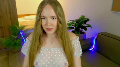 Snapshot of erinmilk chatting on May 28, 5:32 pm Erin online show from May 28, 5:32 pm