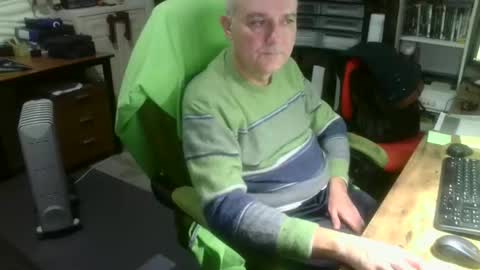 Snapshot of ernello chatting on October 1, 4:29 am ernello online show from October 1, 4:29 am