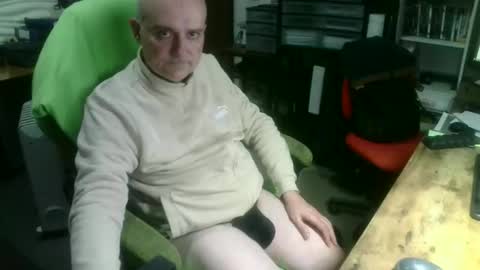 Snapshot of ernello chatting on October 1, 8:04 pm ernello online show from October 1, 8:04 pm