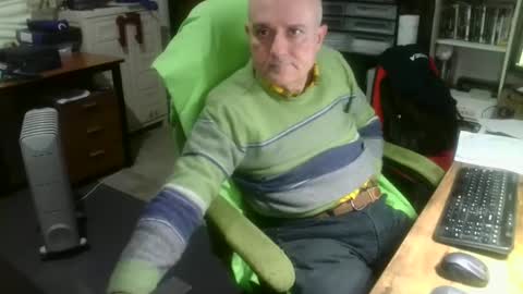 Snapshot of ernello chatting on October 2, 10:39 pm ernello online show from October 2, 10:39 pm