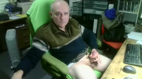 Snapshot of ernello chatting on October 7, 8:50 pm ernello online show from October 7, 8:50 pm