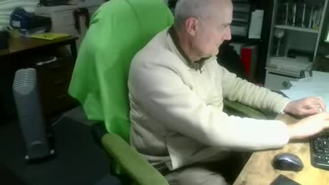 Snapshot of ernello chatting on October 10, 12:59 pm ernello online show from October 10, 12:59 pm