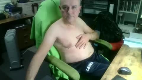 Snapshot of ernello chatting on October 13, 9:59 pm ernello online show from October 13, 9:59 pm